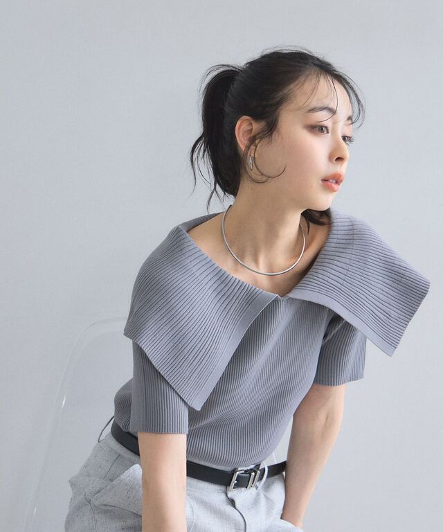 ケープ衿ニット