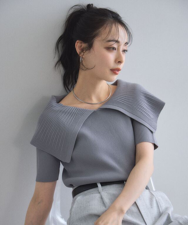 ケープ衿ニット