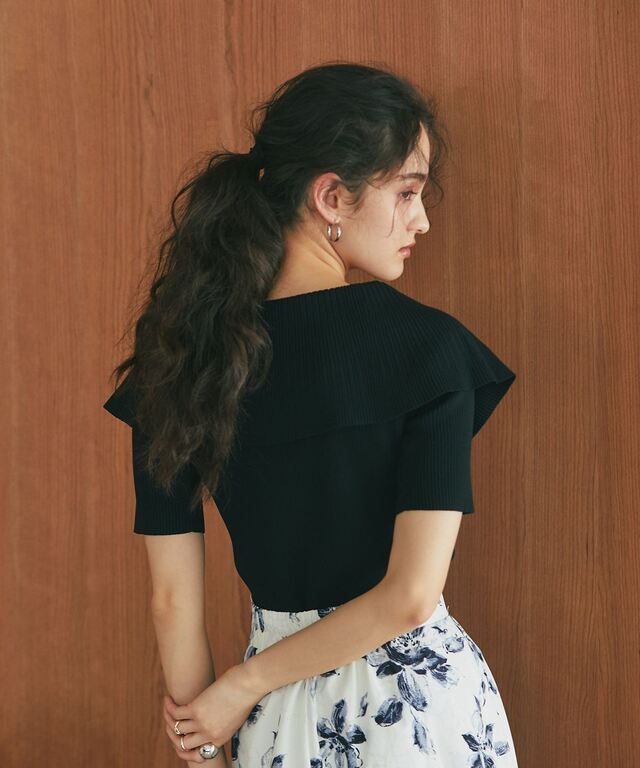 ケープ衿ニット
