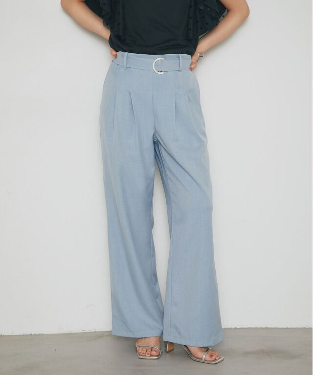 美脚シルエットタックパンツ