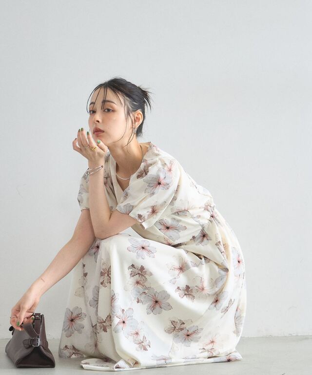 林田岬優さん着用】フラワープリントタックスリーブワンピース
