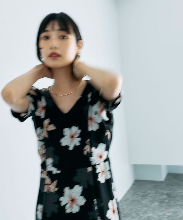 林田岬優さん着用】フラワープリントタックスリーブワンピース