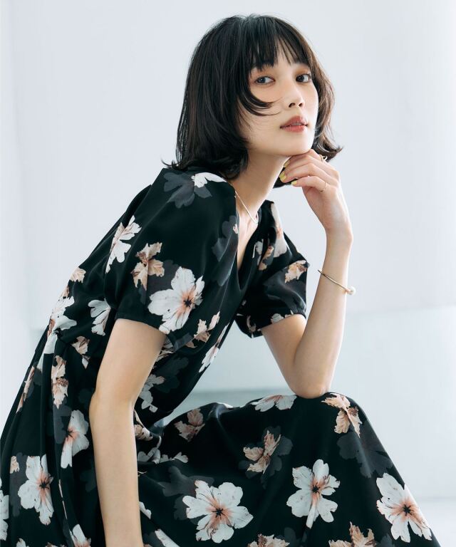 M.SKYOKO フラワーパターン ワンピース 林田岬優さん着用】フラワープリントタックスリーブワンピース