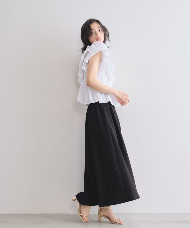 林田岬優さん着用】Vネックフリルブラウス