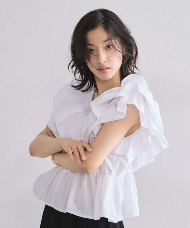 林田岬優さん着用】Vネックフリルブラウス