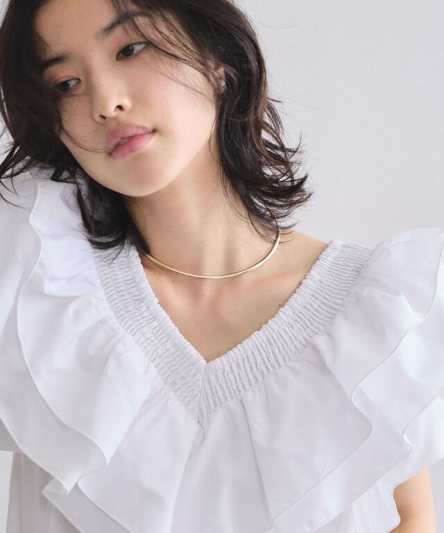 林田岬優さん着用】Vネックフリルブラウス