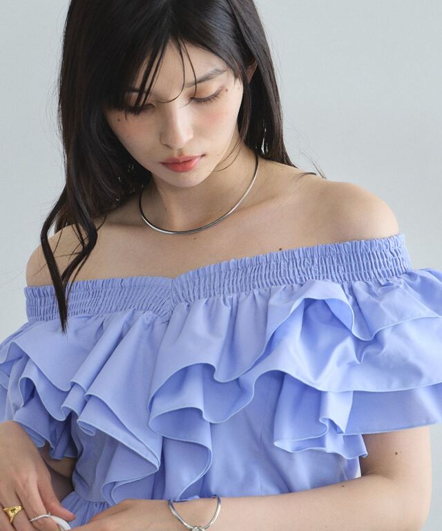 林田岬優さん着用】Vネックフリルブラウス