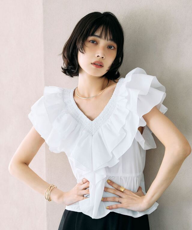 【林田岬優さん着用】Vネックフリルブラウス