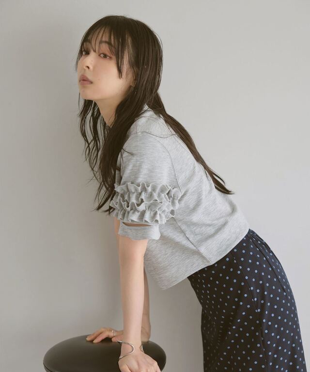 ダブルフリルスリーブトップス