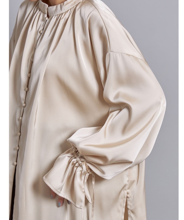 サテンワンピース