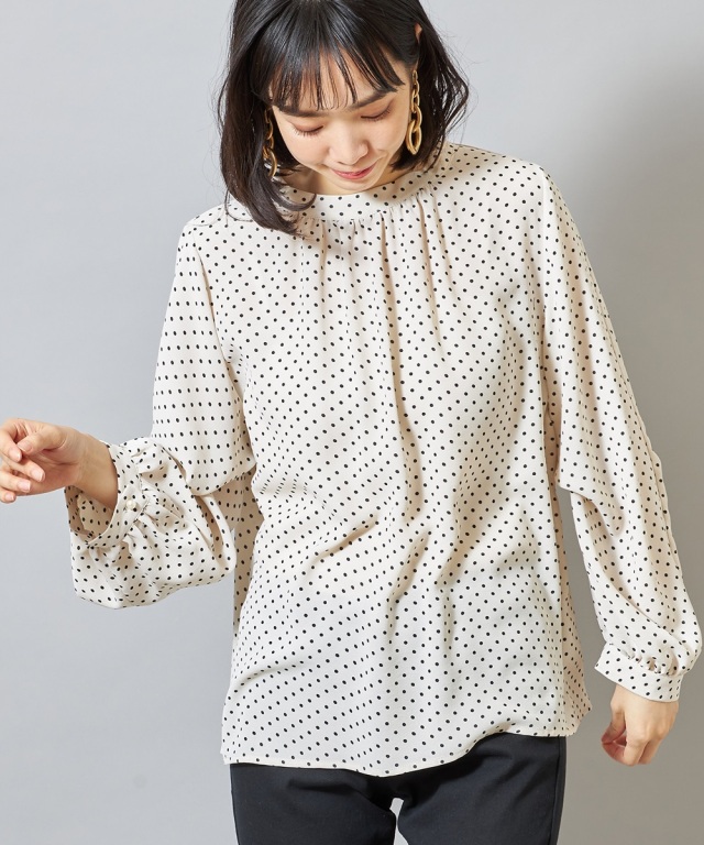 袖パールタックブラウス《一部の店舗のみ入荷》