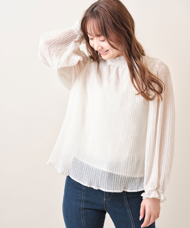 ドットジャガードシアーブラウス《一部の店舗のみ入荷》