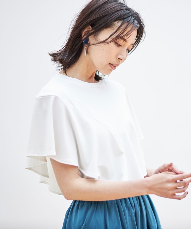 デコルテフリルトップス《一部の店舗のみ入荷》