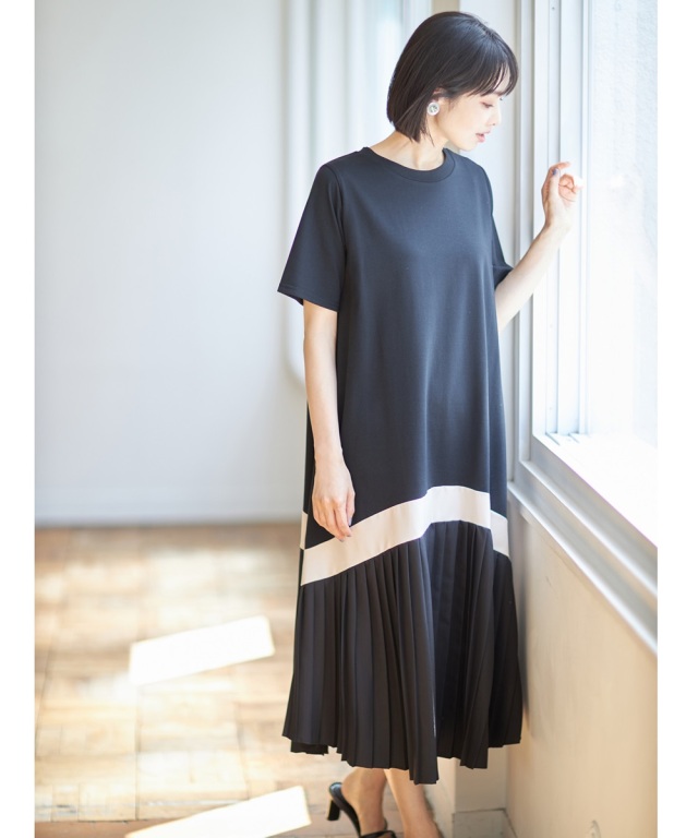 ラインカット半袖ワンピース《MONOTONE COLLECTION》　