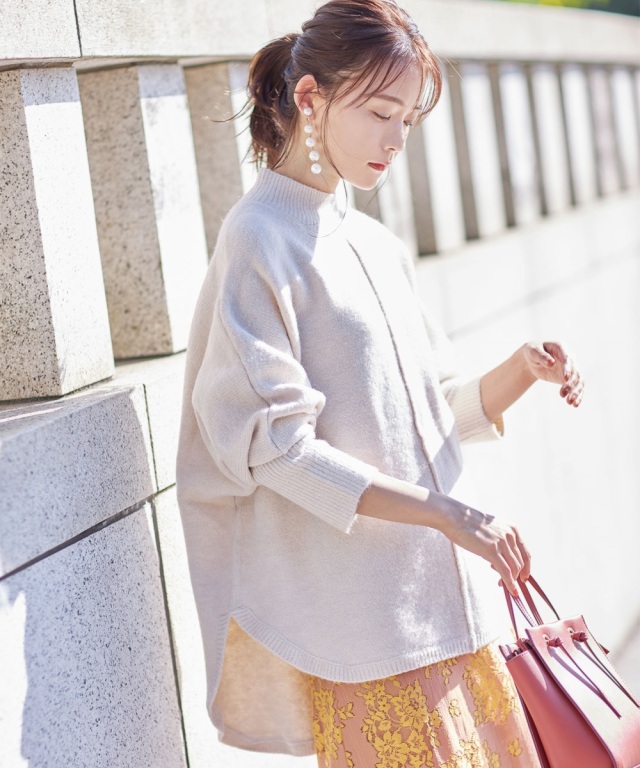 ラウンドヘムボトルネックニット トレンドアイテムでつくる 着映えコーデ