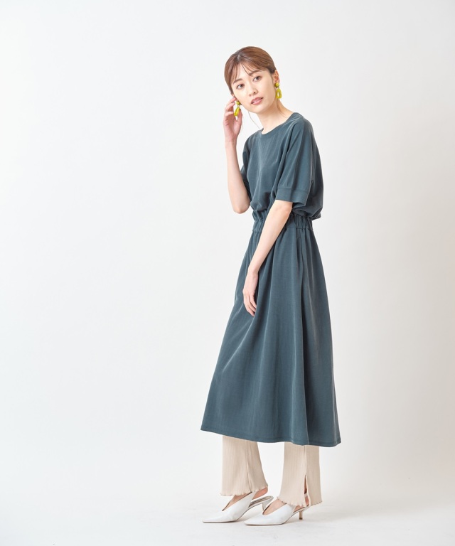 ドルマンスリーブカットワンピース※一部店舗のみ入荷