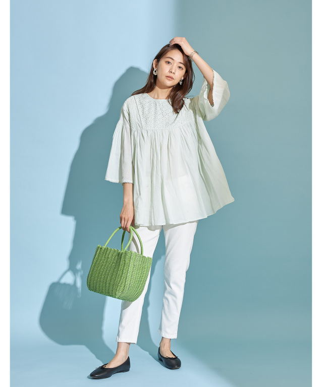 コットンボイルシャーリングブラウス※一部店舗のみ入荷