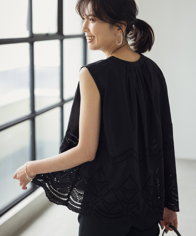 カットワーク刺繍フレンチスリーブブラウス※一部店舗のみ入荷