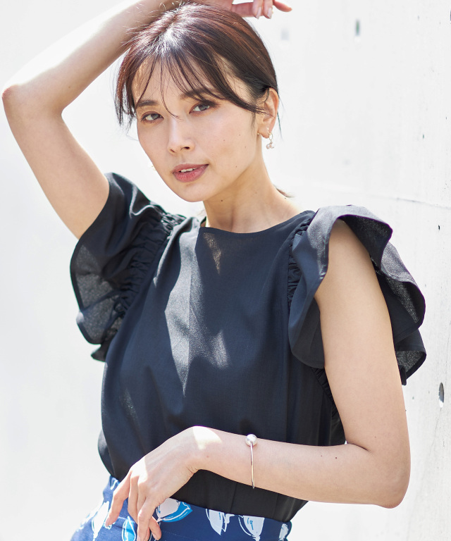 袖フリルリネンブラウス