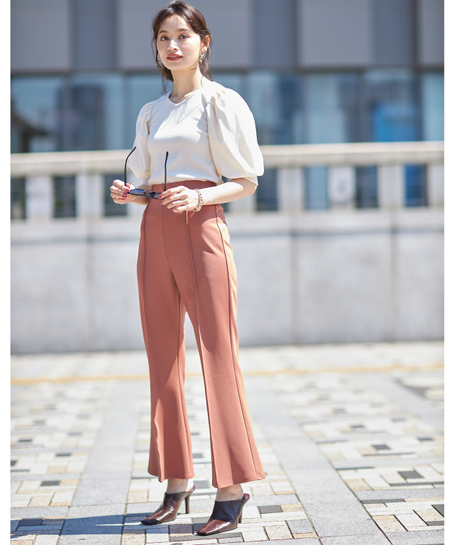 センターピンタックフレアパンツ※WEB Store限定販売