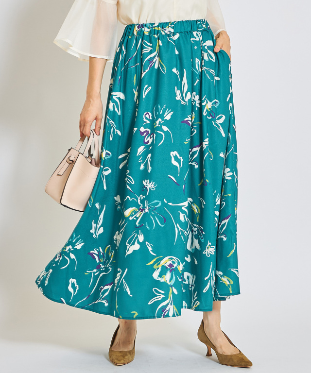 サテン花柄フレアスカート※一部店舗のみ入荷 