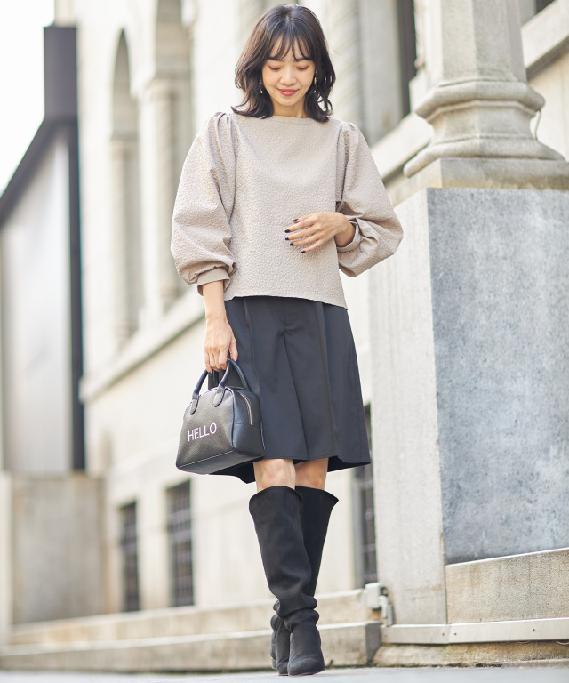 WEB限定】前後2WAYエンボス加工フラワー柄ブラウス