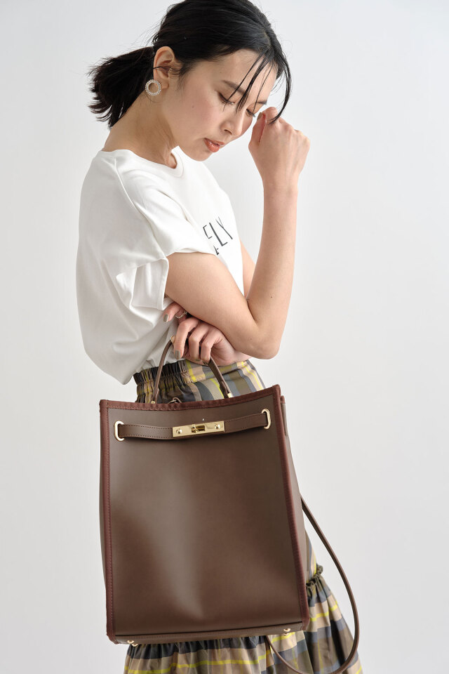 【WEB限定】スマホショルダー付ヒネリワンハンドルトート