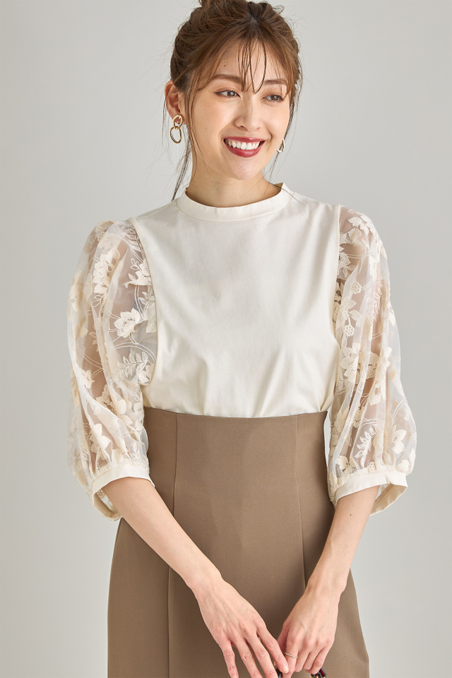 新品未使用  TO BE CHIC 花ビジュー付き プルオーバー WEB限定】花刺繍チュールカットプルオーバー