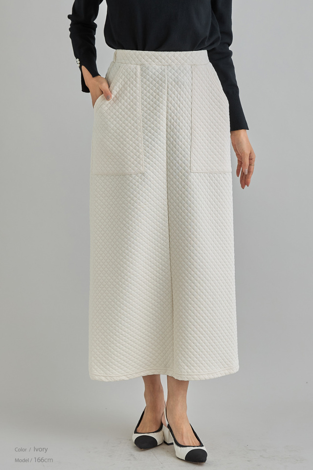 ダイヤ柄キルティングスカート※一部店舗のみ入荷