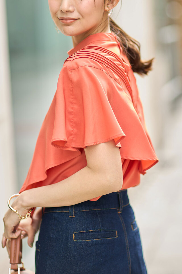 フリルケープブデコルテブラウス