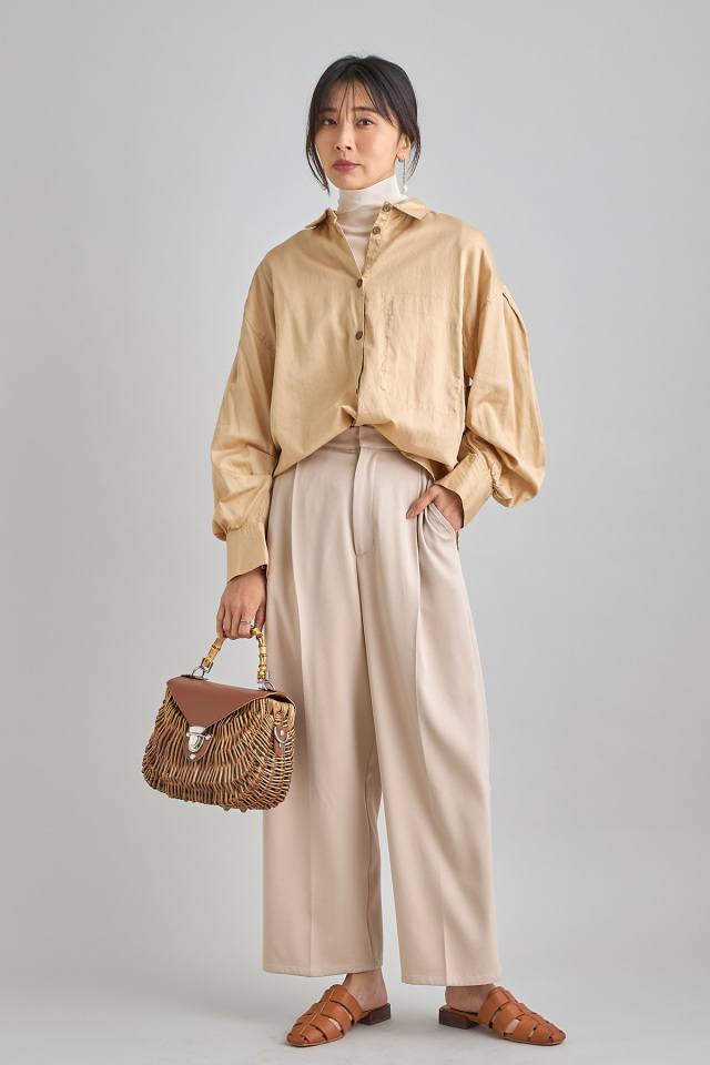 ボリュームパフスリーブシャツ