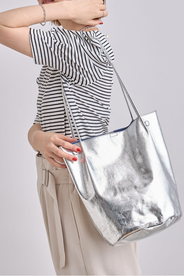 WEB限定】クラッシュメタリックバケツトート