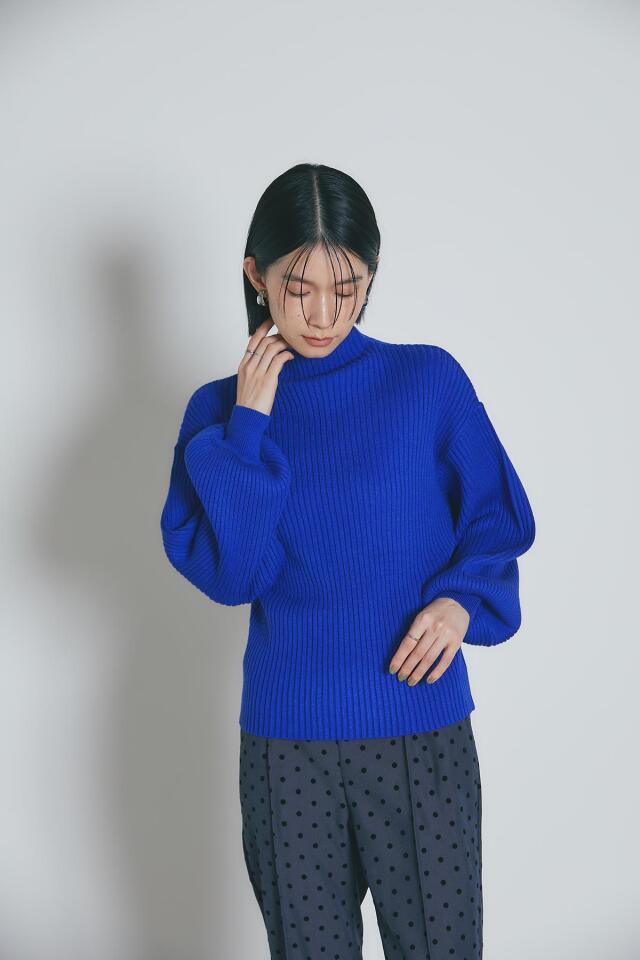 ボリュームスリーブボトルネックニット