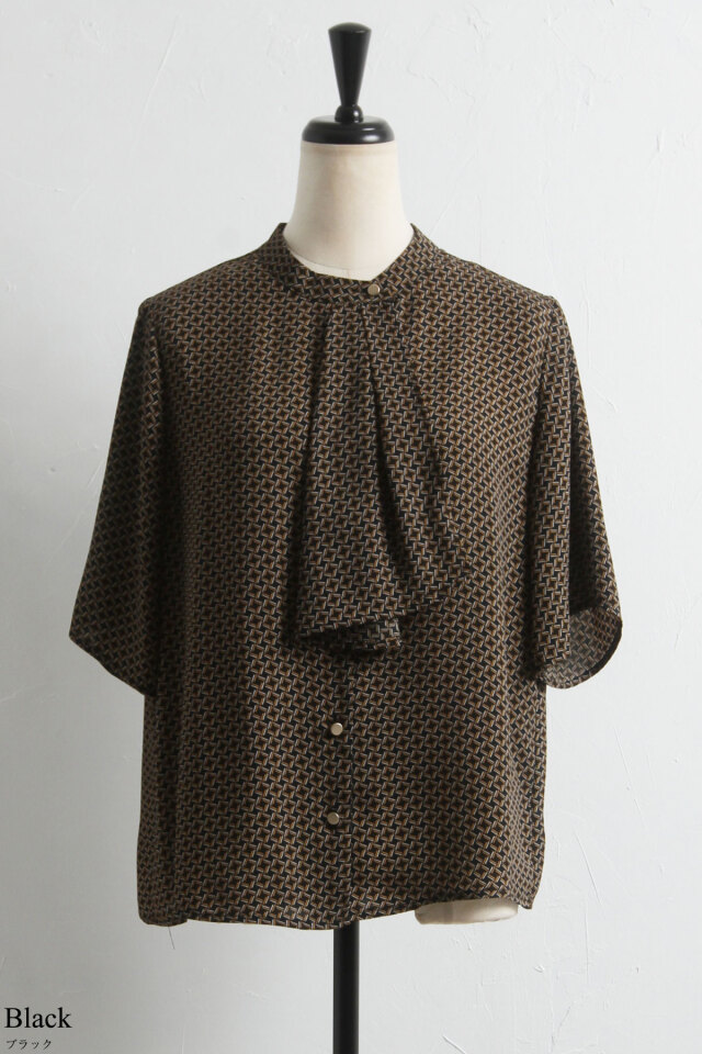 WEB限定】幾何学プリントボウタイブラウス