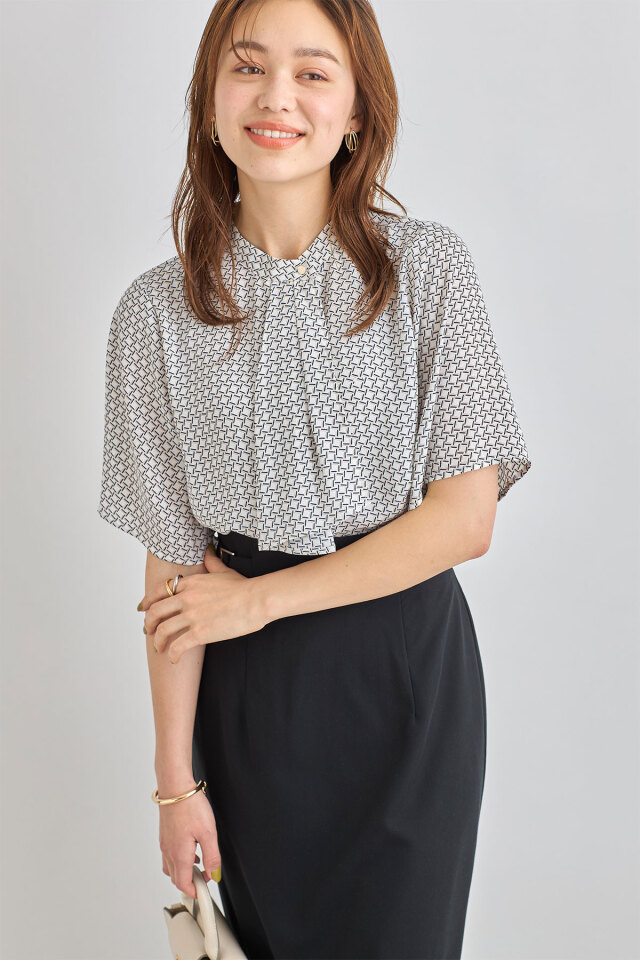 WEB限定】幾何学プリントボウタイブラウス