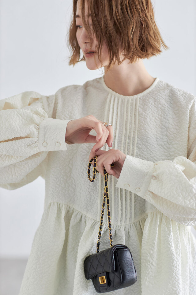 ふくれジャガードペプラムブラウス※一部店舗のみ入荷