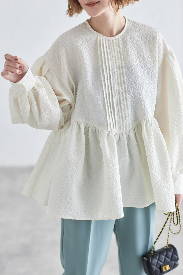 ふくれジャガードペプラムブラウス※一部店舗のみ入荷