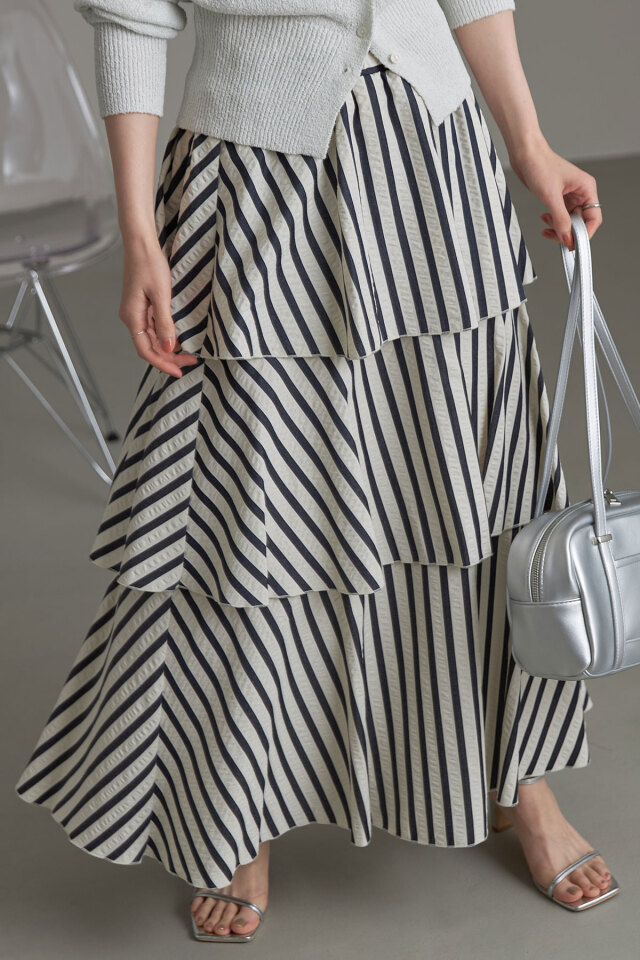 ESCADA エスカーダ★ストライプ スカートスーツ ロゴ総柄【大きいサイズ】 サッカーストライプティアードスカート※一部店舗のみ入荷