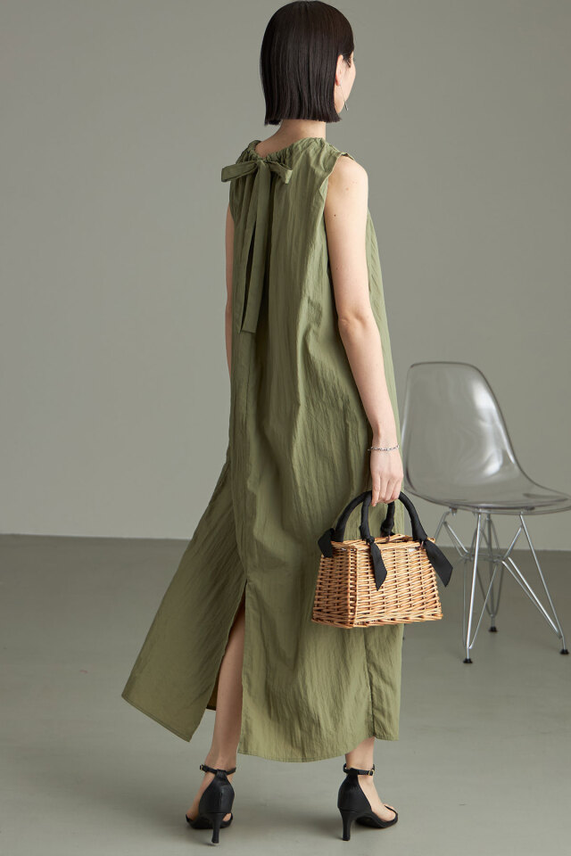 ナイロンタフタ後ろリボンワンピース※一部店舗のみ入荷