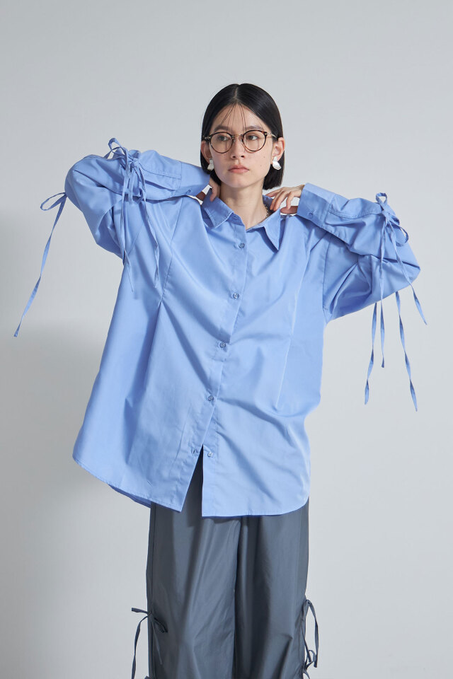 COURREGES PARIS リボン付きライトブルーシャツ COURREGES PARIS リボン付きライトブルーシャツ