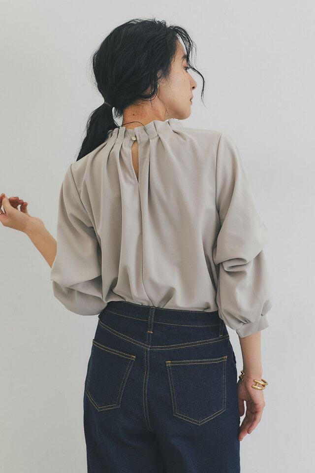 袖2WAYパールネックブラウス※一部店舗のみ入荷