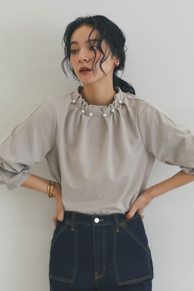 袖2WAYパールネックブラウス※一部店舗のみ入荷