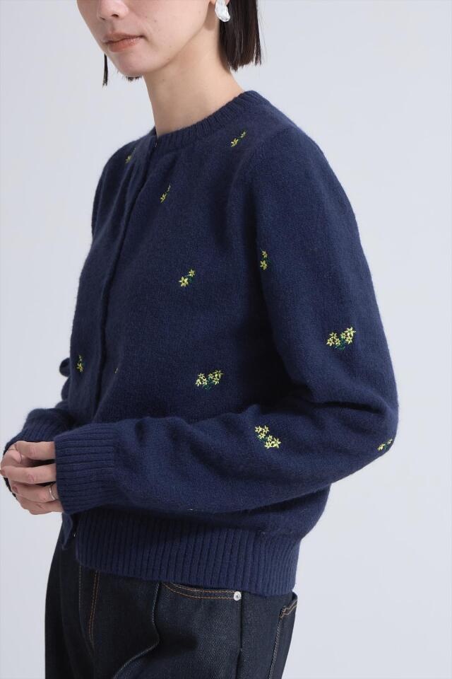 アルパカタッチフラワー刺繍カーディガン※一部店舗のみ入荷