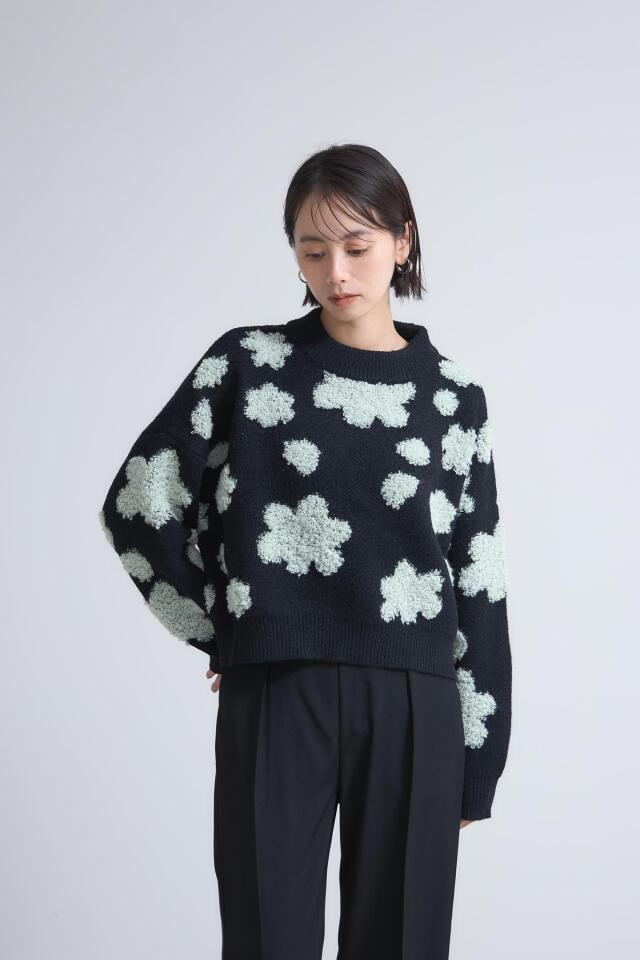 フラワーモチーフタートルニットプルオーバー※一部店舗のみ入荷