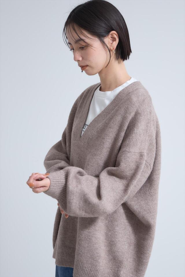 天竺深Vネックニット※一部店舗のみ入荷