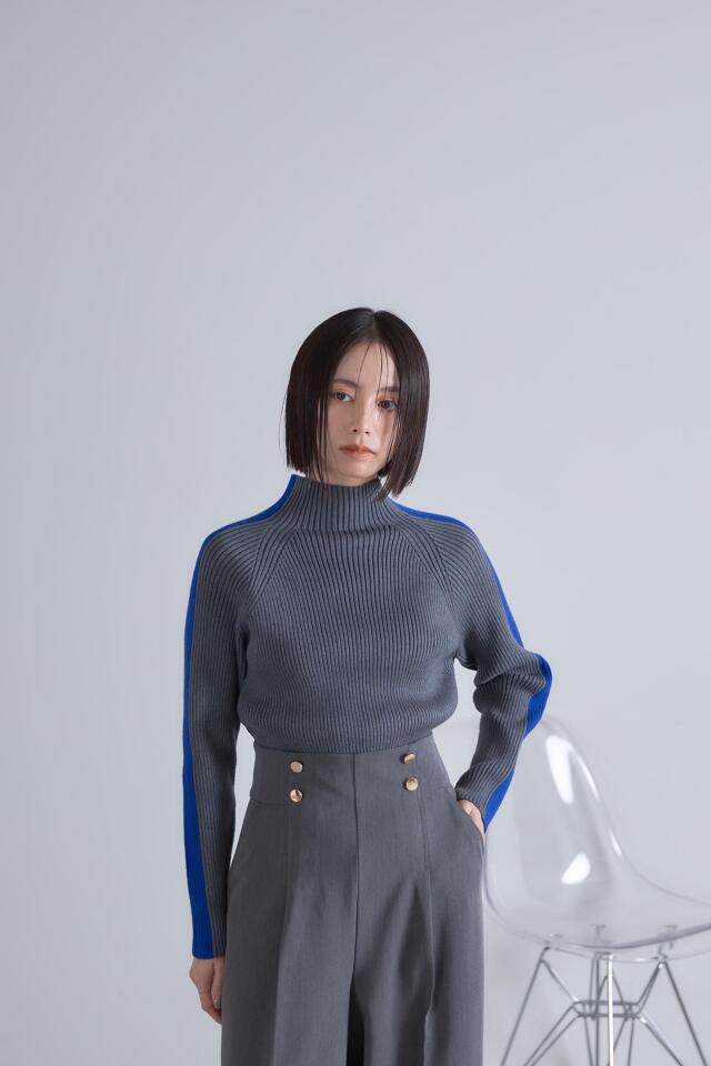 バイカラーリブタートルニット※一部店舗のみ入荷