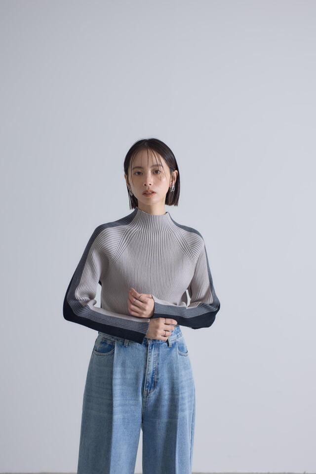 バイカラーリブタートルニット※一部店舗のみ入荷