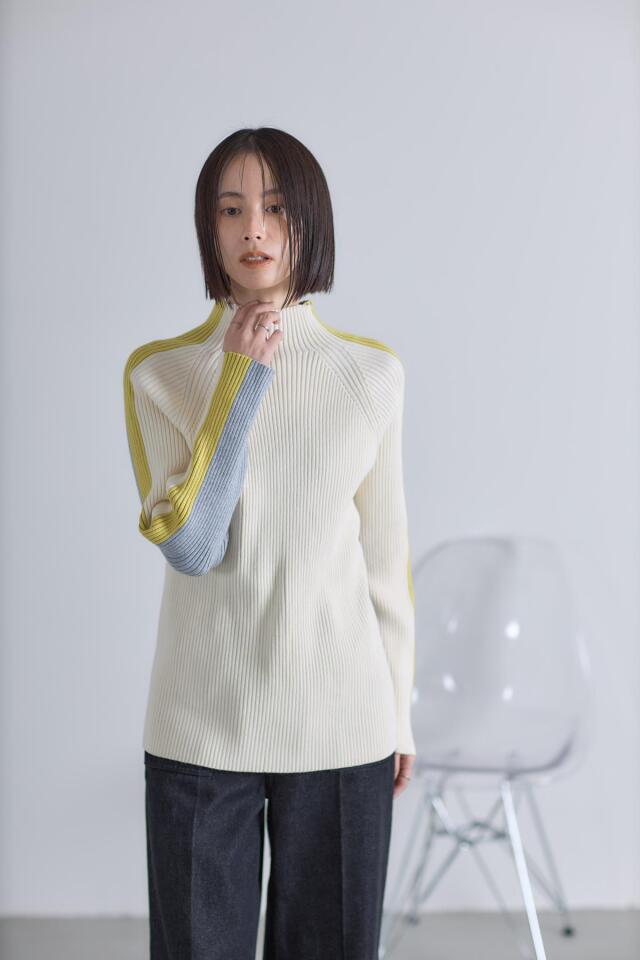 【ホワイト（10）】バイカラー切替リブタートルニット/Oggi掲載 バイカラーリブタートルニット※一部店舗のみ入荷