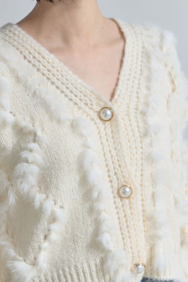 ファーデザインパールボタンカーディガン※一部店舗のみ入荷