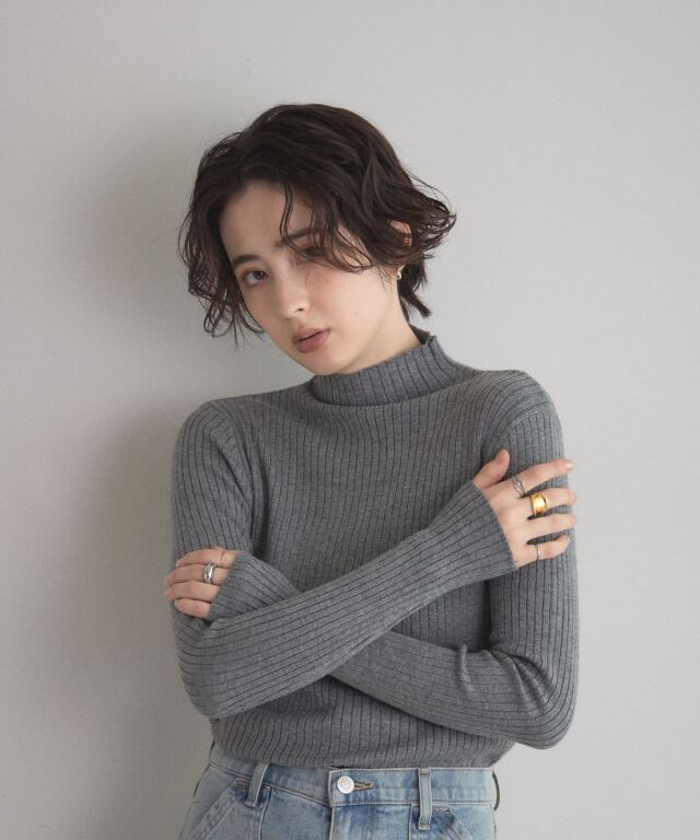 ハイネックニット×ジャンスカレイヤードワンピース